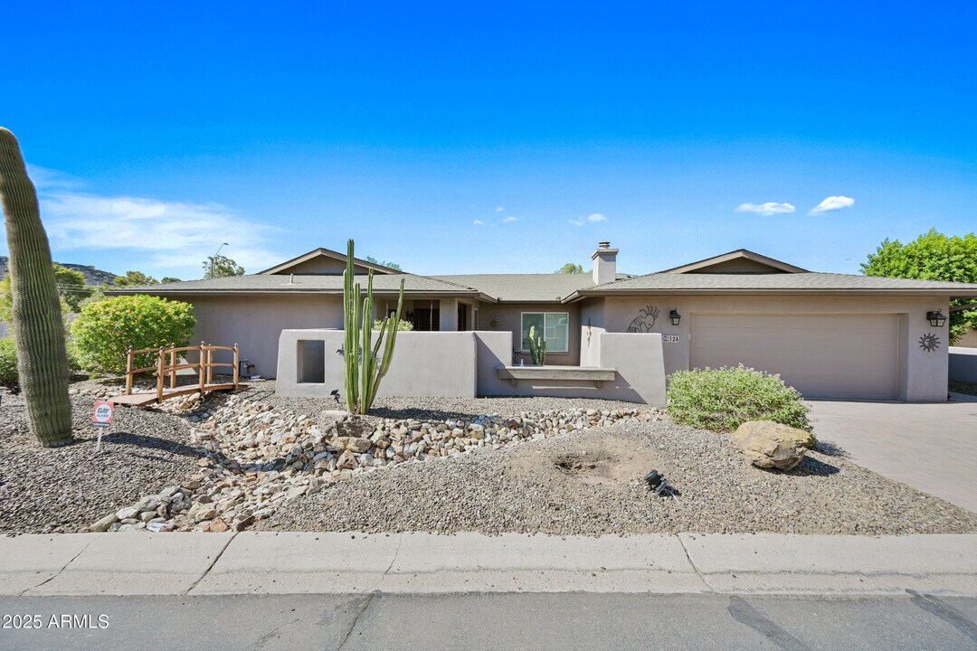 324 W Willow Ave in Phoenix, AZ - Foto de edificio