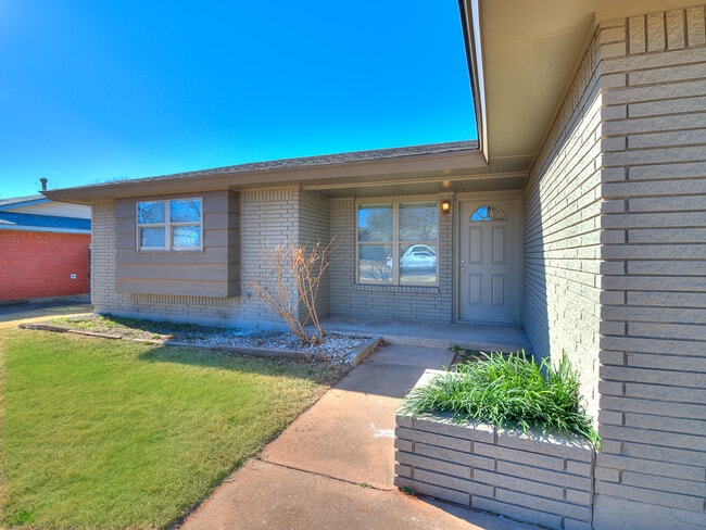 1311 N Nail Pkwy in Moore, OK - Building Photo - Building Photo