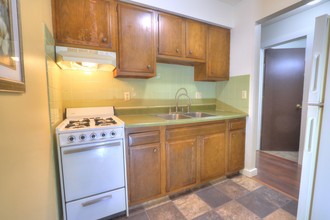 8-UNIT 1-BEDROOM APT BUILDING, CLOSE TO ISU in Normal, IL - Building Photo - Interior Photo