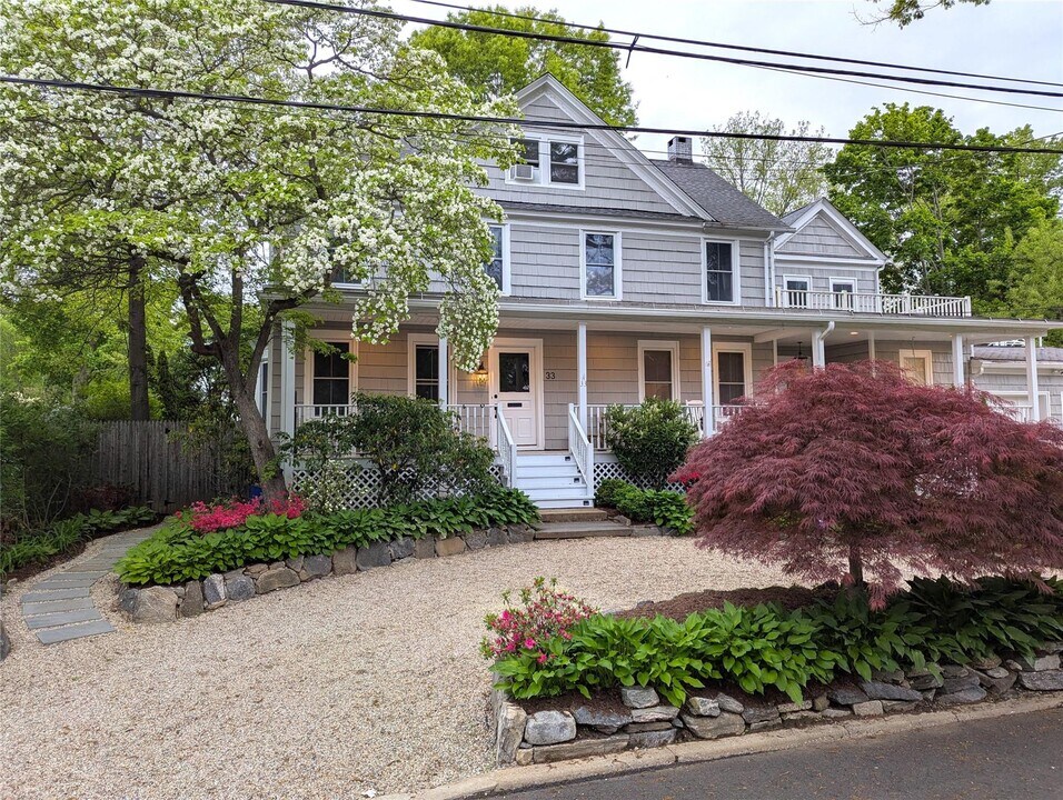 33 Meadow Pl in Rye, NY - Building Photo