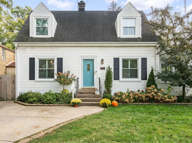 122 E Crescent Ave