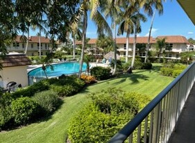 240 N Collier Blvd in Marco Island, FL - Building Photo