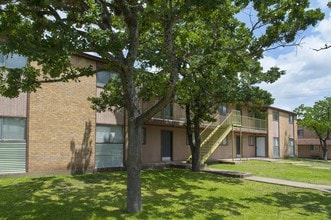 3510 on Fin in Bryan, TX - Foto de edificio - Building Photo