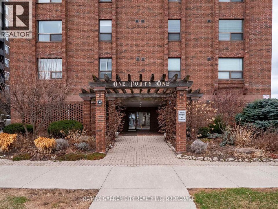 141-141 Church St in St Catharines, ON - Building Photo