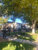 Silk Oak Apartments in Modesto, CA - Building Photo
