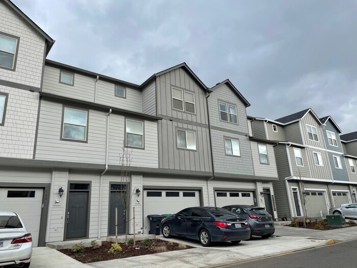 164 Loganberry Ct in Woodland, WA - Building Photo
