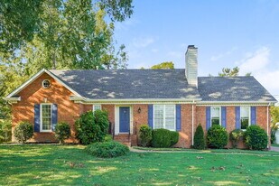 104 Luna Ln in Hendersonville, TN - Building Photo