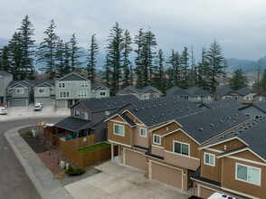 1295 Windsong Dr in Cascade Locks, OR - Building Photo - Building Photo