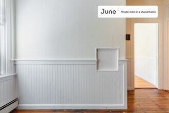 Room in Shared 4 bed/1.5 bath home, Unit B in Boston, MA - Foto de edificio - Building Photo