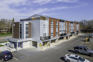 Amber Studios and Lofts in Troy, MI - Foto de edificio - Building Photo