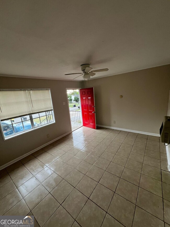 property at 105 E 11th St SE