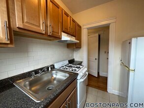 1152 Commonwealth Ave, Unit 28 in Boston, MA - Foto de edificio - Building Photo