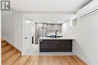 514 Roosevelt Ave in Ottawa, ON - Building Photo - Building Photo