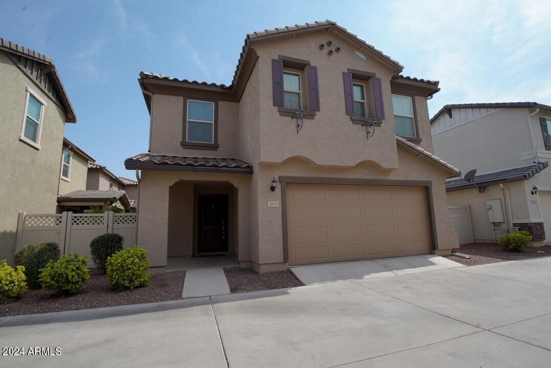 896 S Pheasant Dr in Gilbert, AZ - Foto de edificio