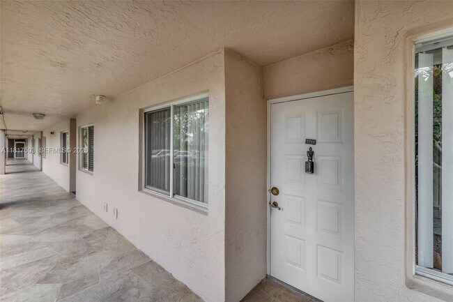 7711 Trent Dr in Tamarac, FL - Building Photo - Building Photo