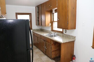 2416 S Glendale Ave in Sioux Falls, SD - Building Photo - Building Photo