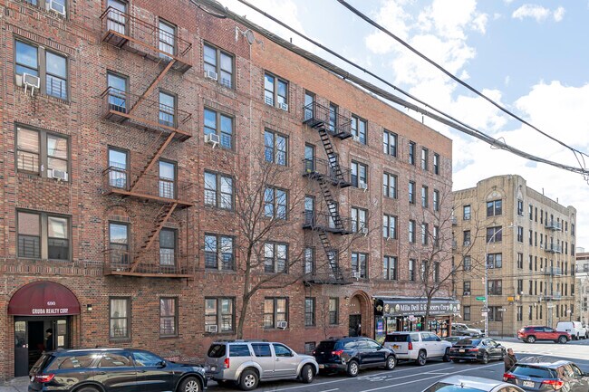 684 E 189th St in Bronx, NY - Building Photo - Building Photo