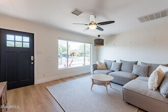 8701 E Sheridan St in Scottsdale, AZ - Building Photo - Building Photo