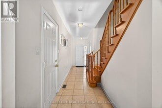 101 Sir Sanford Fleming Way in Vaughan, ON - Building Photo - Building Photo