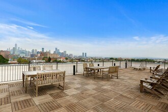 136 Oakland Ave in Jersey City, NJ - Building Photo - Building Photo