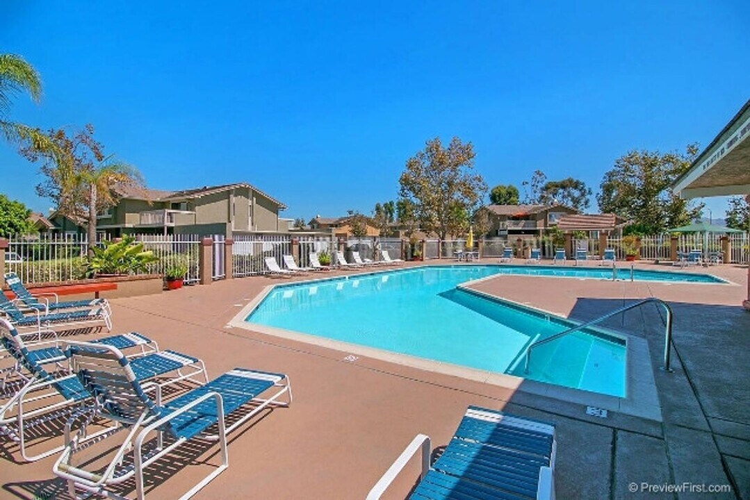 17617 Fairlie Rd in San Diego, CA - Building Photo