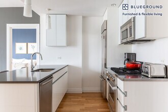 550 W 54th St in New York, NY - Foto de edificio - Building Photo