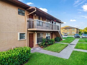 10037 Winding Lake Rd in Sunrise, FL - Building Photo - Building Photo