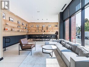 2720 Dundas St W in Toronto, ON - Building Photo - Building Photo