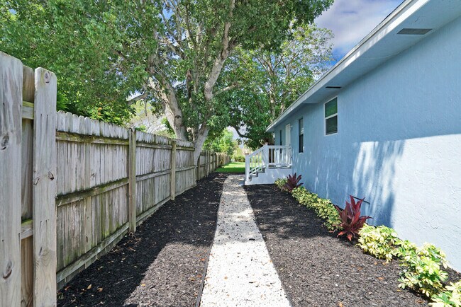 610 SE 2nd Ave in Delray Beach, FL - Building Photo - Building Photo