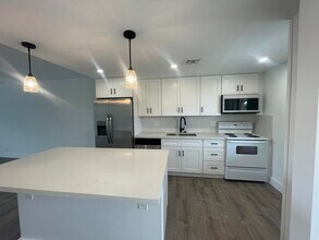 1005 Country Club Dr in Margate, FL - Building Photo - Building Photo