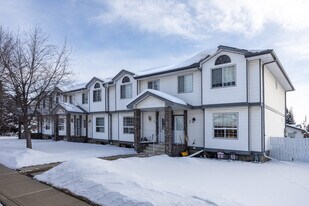 9 Maplewood in Strathmore, AB - Building Photo