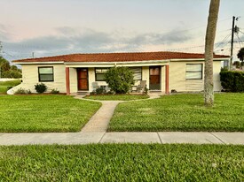 24 Oriole Cir in Ormond Beach, FL - Building Photo