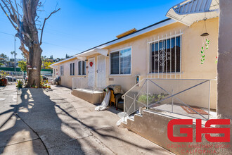 Huntington Cottages in Los Angeles, CA - Foto de edificio - Building Photo