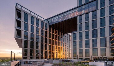 4710 Elm St in Bethesda, MD - Foto de edificio - Building Photo