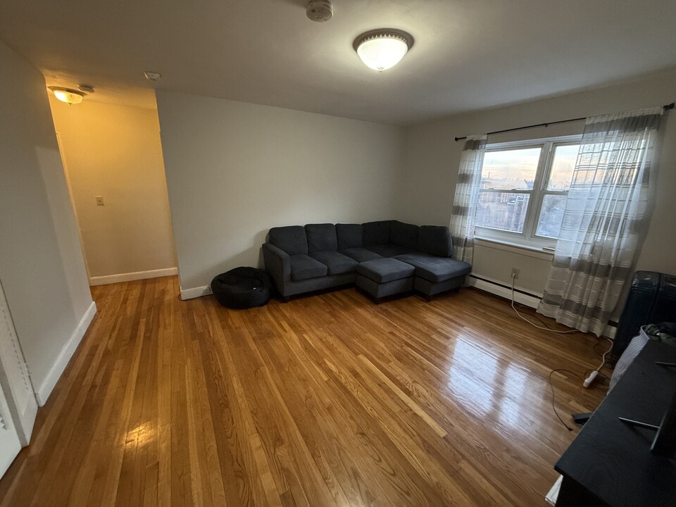 69 Chiswick Rd, Unit 9 in Boston, MA - Building Photo