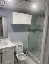 560 Stonehenge Dr in Hamilton, ON - Building Photo - Building Photo