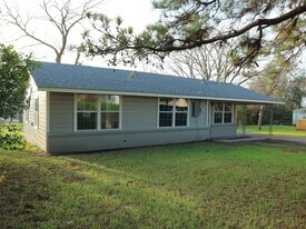 210 Joseph St in Brenham, TX - Building Photo
