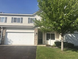 1760 Prescott Ct in Chaska, MN - Building Photo