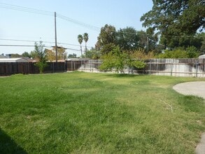 5757 San Ardo Way in North Highlands, CA - Building Photo - Building Photo
