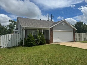 829 SW Arrowhead Dr in Bentonville, AR - Building Photo - Building Photo