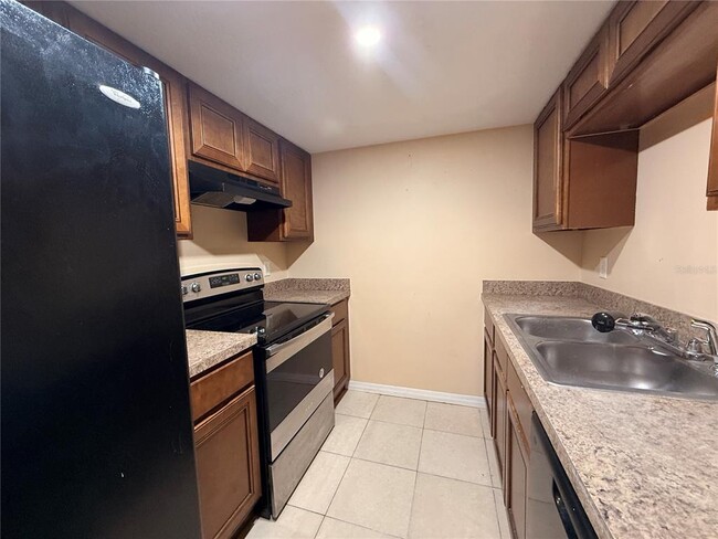 934 N Lake Destiny Rd in Altamonte Springs, FL - Building Photo - Building Photo