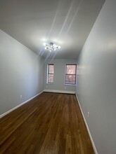 121 Wade St, Unit 2D in Jersey City, NJ - Foto de edificio - Building Photo