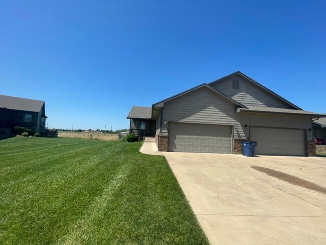 property at 2022-2026 E Village Estates Dr