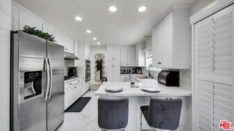 22736 Cavalier St in Los Angeles, CA - Building Photo