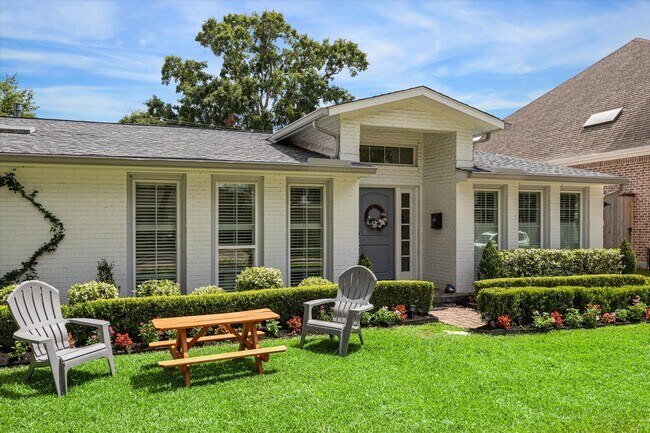 6249 Olympia Dr in Houston, TX - Building Photo - Building Photo