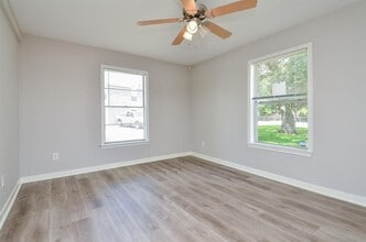 1101 W South St in Alvin, TX - Building Photo - Building Photo