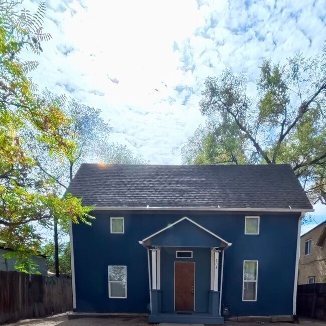 property at 508 W 11th St