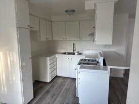 8202 Ashgrove Dr in La Mirada, CA - Building Photo