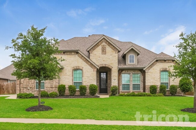 property at 805 Rustic Trl