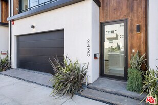 2435 Penmar Ave in Los Angeles, CA - Building Photo